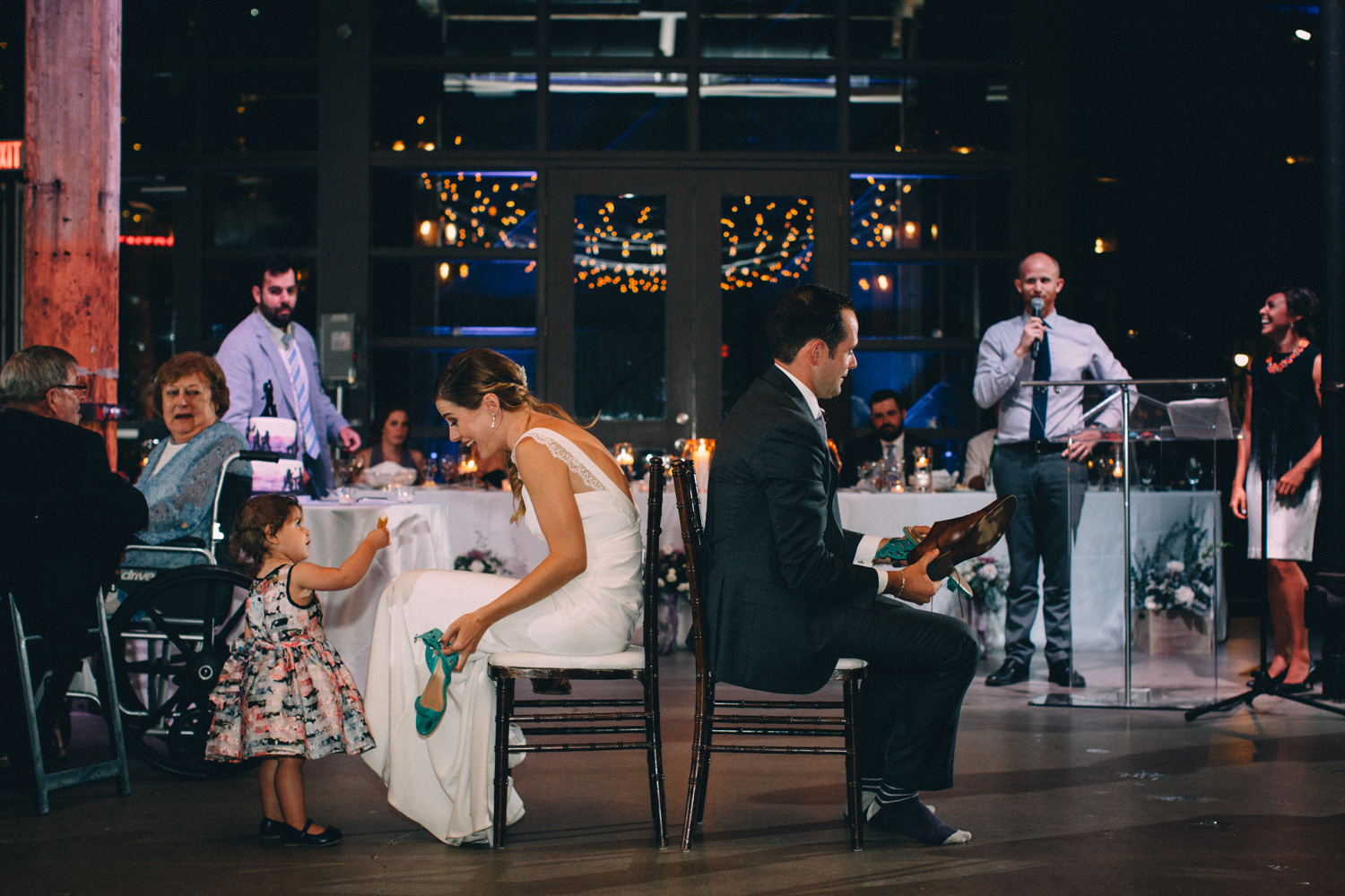 steam-whistle-brewery-wedding-photos-toronto-wedding-photography-by-sam-wong-of-artanis-collective_01053