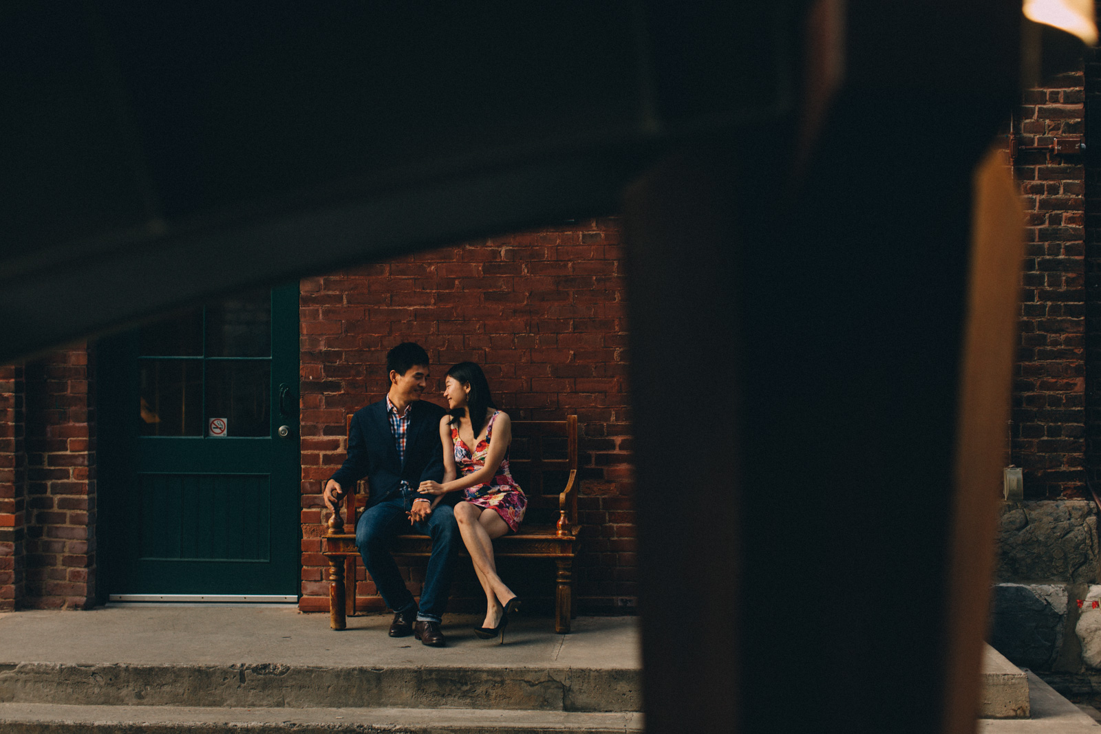distillery-district-engagement-photos-toronto-wedding-photography-by-sam-wong-of-artanis-collective_020